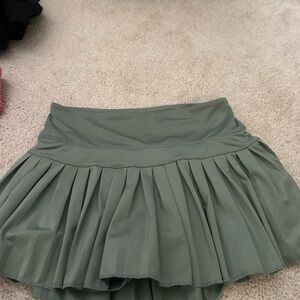 Gold hinge pleated skirt